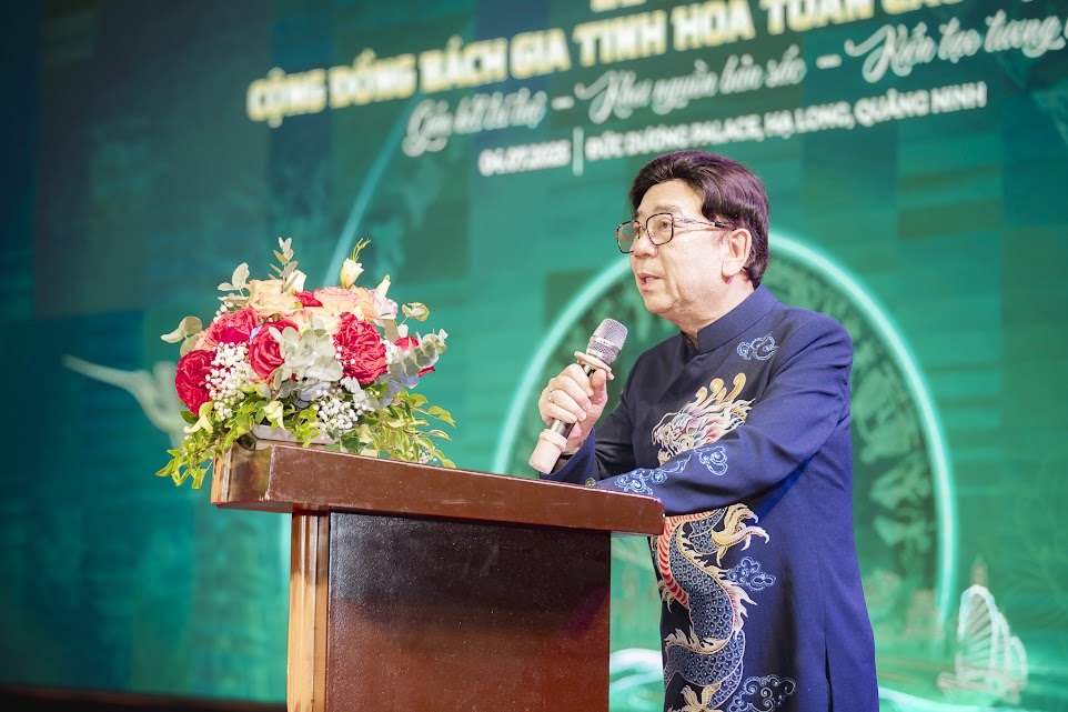 Nhà báo - Đạo diễn Nguyễn Trường Sơn – Chủ tịch Hiệp hội Quảng cáo Việt Nam phát biểu khai mạc sự kiện
