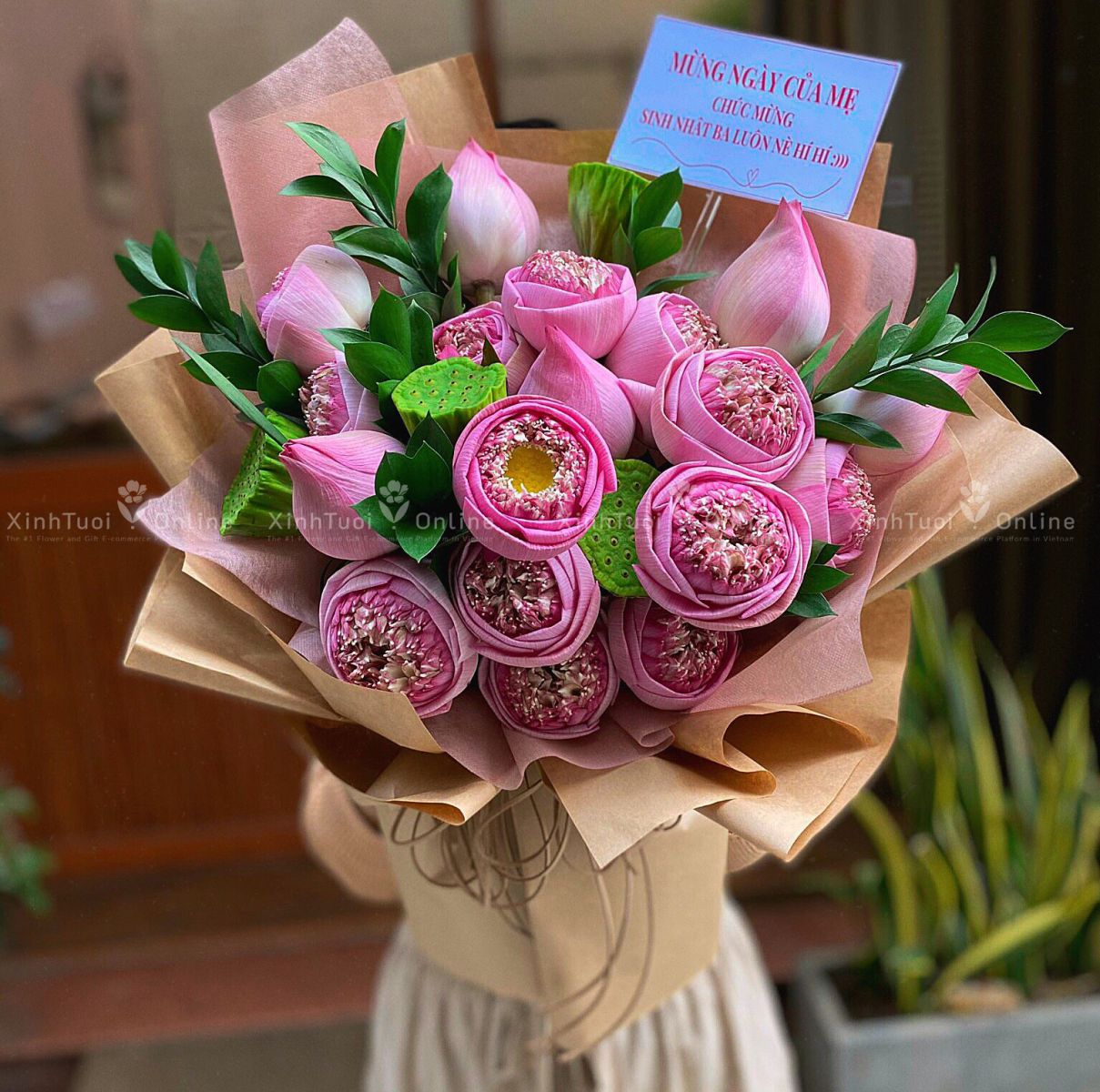 Hoa sen là mẫu hoa sinh nhật best seller, nhất là trong dịp sinh nhật mẹ.